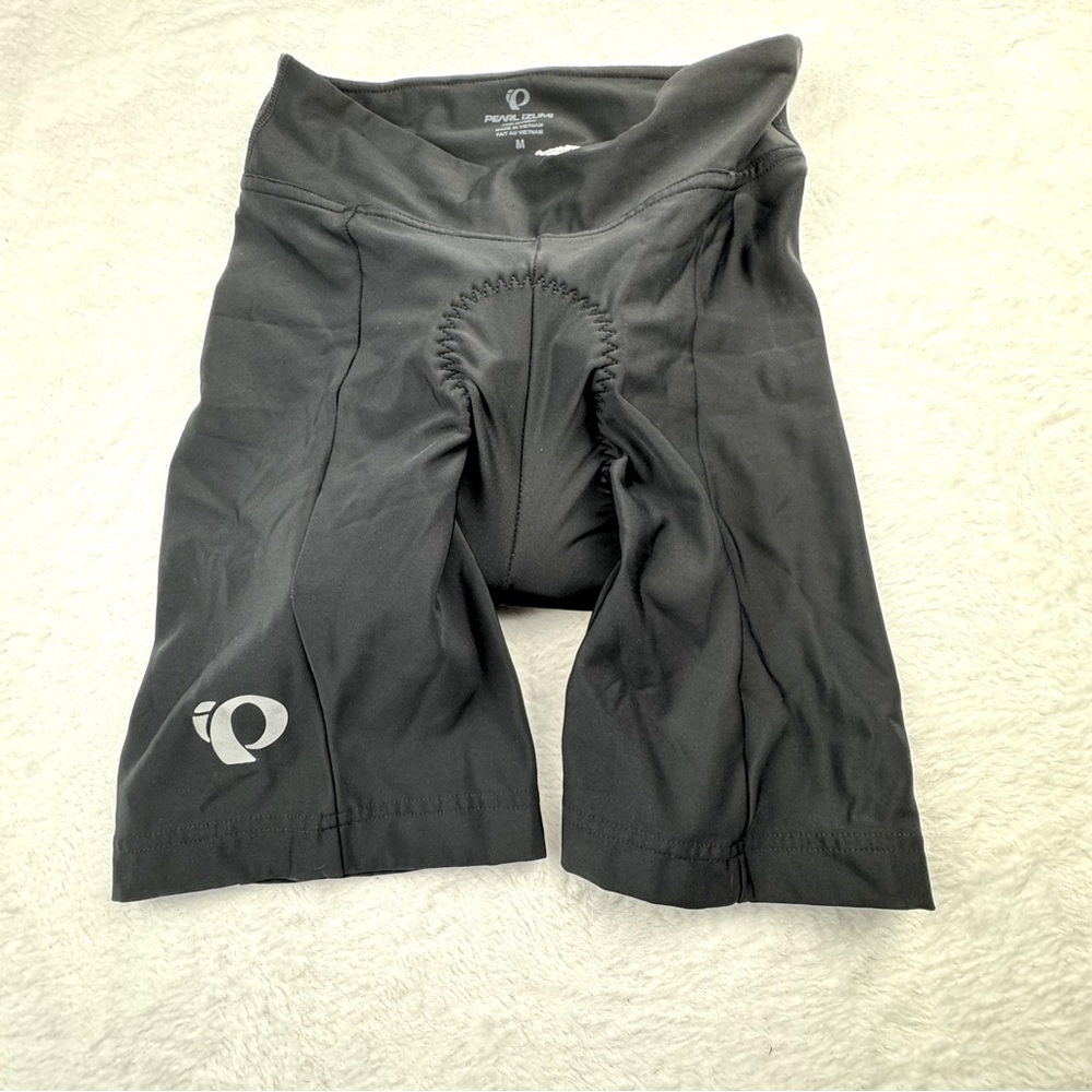 Pearl Izumi women's padded cycling shorts. Black, size M.